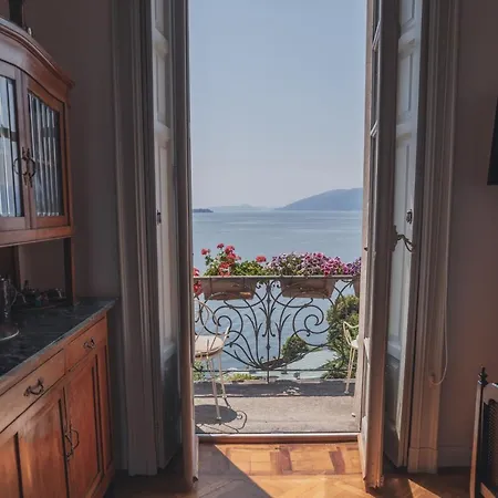 Selva Luxury Lakeview Lägenhet
