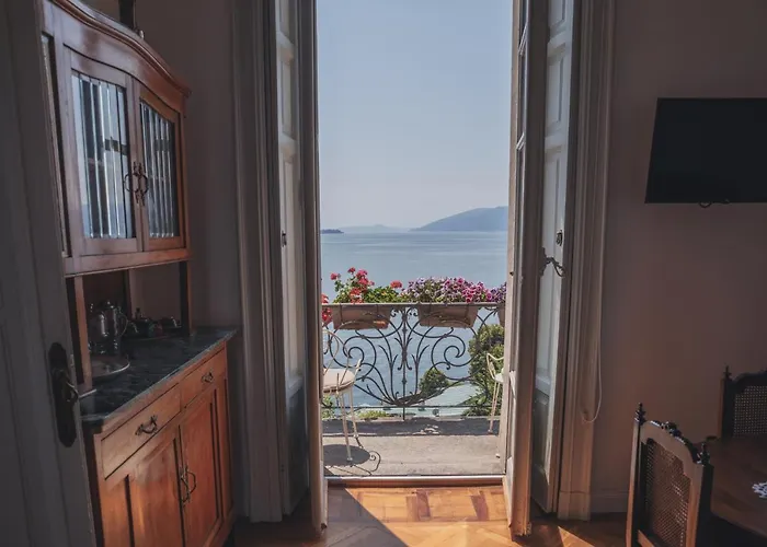 Selva Luxury Lakeview 公寓