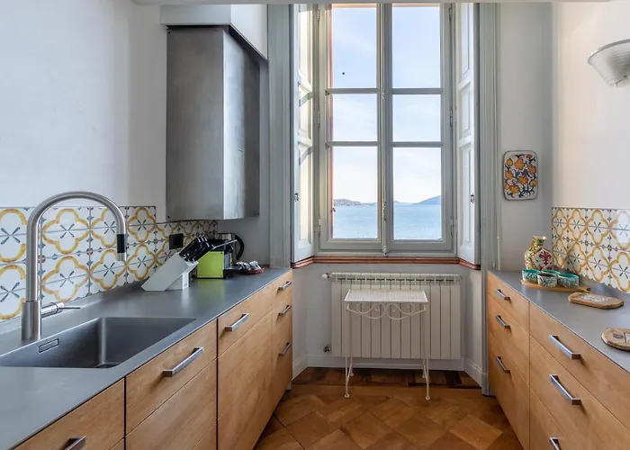 Selva Luxury Lakeview Apartment *